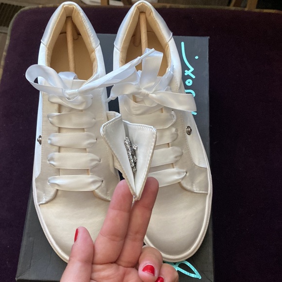 Betsey Johnson “Bridal” Liana Ivory Satin sneakers never worn - Picture 6 of 6